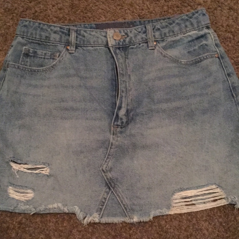 Worn a decent amount of times, but I’m very good condition